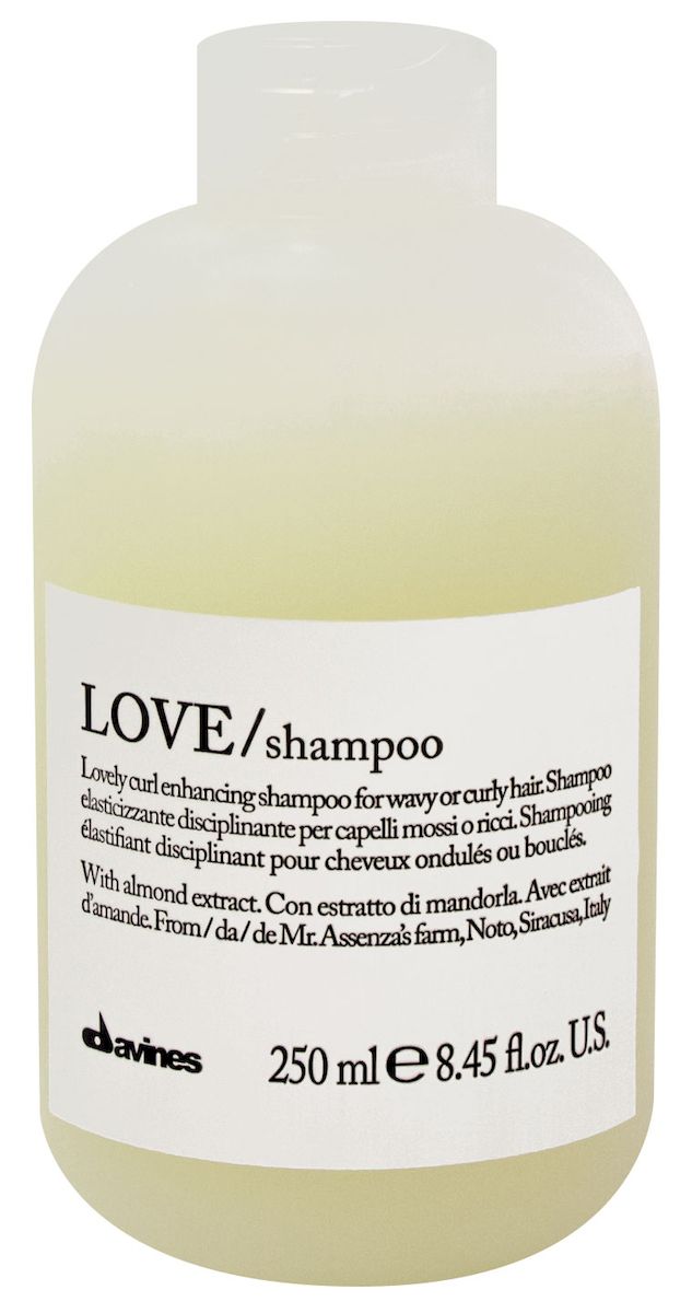 Davines Шампунь для усиления завитка Essential Haircare New Love Lovely Curl Enhancing Shampoo, 250 мл75030/75090 Davines Шампунь для усиления завитка Essential Haircare New Love Lovely Curl Enhancing Shampoo, 250 мл75030/75090Особая серия мягкого очищения кудрявых волос. Активный экстракт миндаля очищает и питает кудри. Богатая важными антиоксидантами формула восстанавливает локоны. Протеины, ненасыщенные жиры, витамины В и Е, магний, калий, железо, медь и фосфор в высокой концентрации обеспечивают благоприятное воздействие на кудри, полностью очищают волосы, дарят им свежесть, гибкость, объем и чистоту.