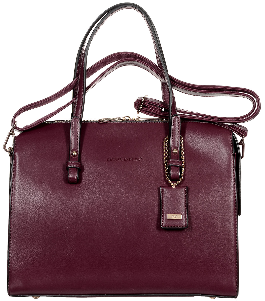 Сумка женская David Jones, цвет: бордовый. СМ3218СМ3218 BORDEAUX Сумка женская David Jones, цвет: бордовый. СМ3218СМ3218 BORDEAUXСтильная женская сумка David Jones выполнена из искусственной кожи и дополнена фирменным брелоком. Изделие имеет одно отделение, которое закрывается на застежку-молнию. Внутри сумки находятся два накладных открытых кармана и прорезной карман на застежке-молнии. Снаружи, на задней стенке находится прорезной карман на застежке-молнии. Сумка оснащена двумя удобными ручками. В комплект входит съемный регулируемый плечевой ремень и сумка-чехол для хранения. Основание изделия защищено от повреждений металлическими ножками. Модная сумка идеально подчеркнет ваш неповторимый стиль.
