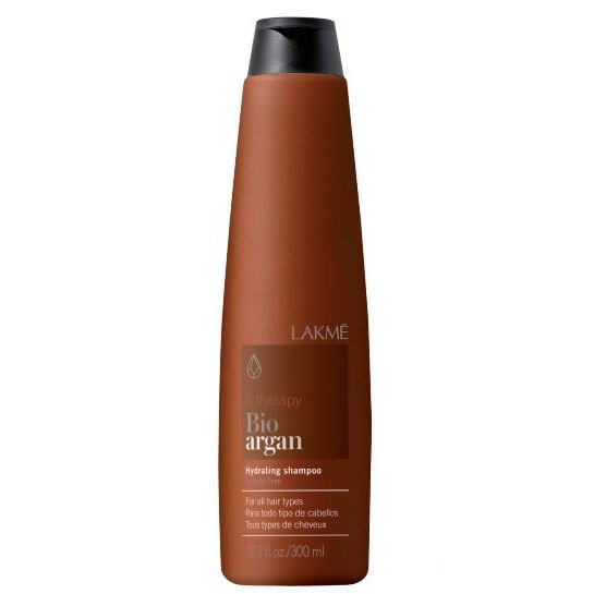 Lakme K.Therapy Bio-Argan Hydrating Shampoo - Шампунь увлажняющий с аргановым маслом 300 мл43004 Lakme K.Therapy Bio-Argan Hydrating Shampoo - Шампунь увлажняющий с аргановым маслом 300 мл43004Увлажняющий шампунь со 100% органическим маслом арганы. Не содержит сульфатов. Преимущества: Предотвращает обезвоживание волос. Защищает окрашенные волосы. Деликатно ухаживает за волосами и облегчает расчесывание. Не содержит сульфатов. Для всех типов волос. Активные компоненты: Аргановое масло: высокое содержание линолеиновой кислоты и жирной кислоты омега 6. Увлажнение без жирного эффекта. Предотвращает утрату волосами эластичности и ломкости волос. Придает волосам мягкость, шелковистость и блеск. Натуральный бетанин: Создает на волосах ощущение комфорта. Повышает естественный уровень увлажнения волос. Защищает кожу волосистой части головы от раздражений и агрессивных воздействий окружающей среды. Придает волосам естественный блеск и повышенную эластичность.
