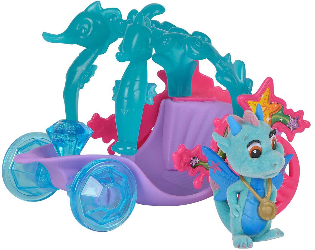 Simba Игровой набор Карета дракончиков Safiras5952180 Simba Игровой набор Карета дракончиков Safiras5952180Игровой набор Simba Карета дракончиков Safiras представлен флоковой фигуркой обаятельного дракончика с милой улыбкой и выразительными глазами и его карнавальной каретой, в которой он отправится на праздник. У дракончика за спиной очаровательные крылышки, а на хвосте маленькая кисточка. Карета выполнена в ярких цветах и богато украшена различными декоративными элементами. Все детали у фигурок выполнены из качественных материалов. Придумывая интересные сюжеты с набором, ваш малыш раскроет свою фантазию и воображение, а так же потренирует мелкую моторику рук.
