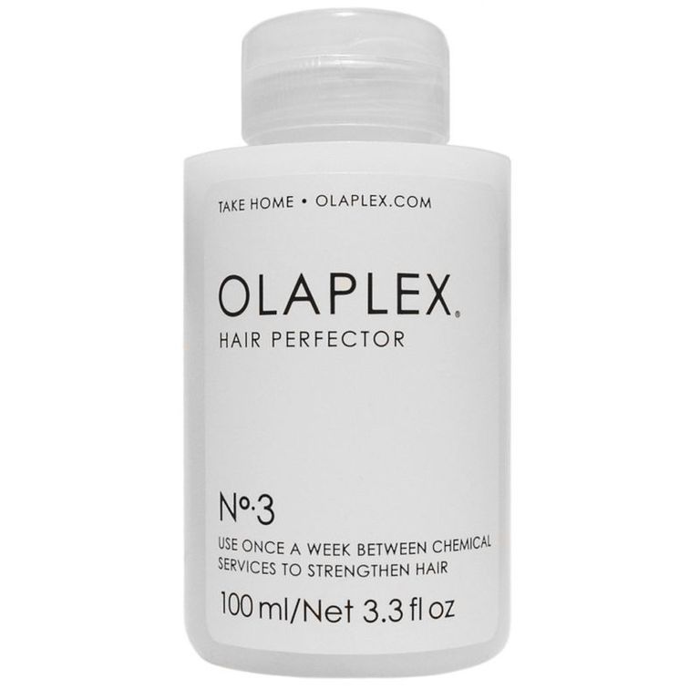 Olaplex Эликсир «Совершенство волос» №3 Hair Perfector - 100 млolaplex Olaplex Эликсир «Совершенство волос» №3 Hair Perfector - 100 млolaplexНair Perfector №3 — это эликсир «Совершенство Волос». Применяется в домашних условиях для сохранения эффекта, полученного после воздействия профессиональных препаратов. Даже единичная процедура (рекомендуемая частота использования ? 1 раз в неделю) позволяет защитить волосы от повседневных механических (резинками, зажимами, заколками), термических и химических повреждений. Нair Perfector эффективен также в качестве укрепляющего средства, уменьшающего вред от последующего окрашивания и других салонных процедур.