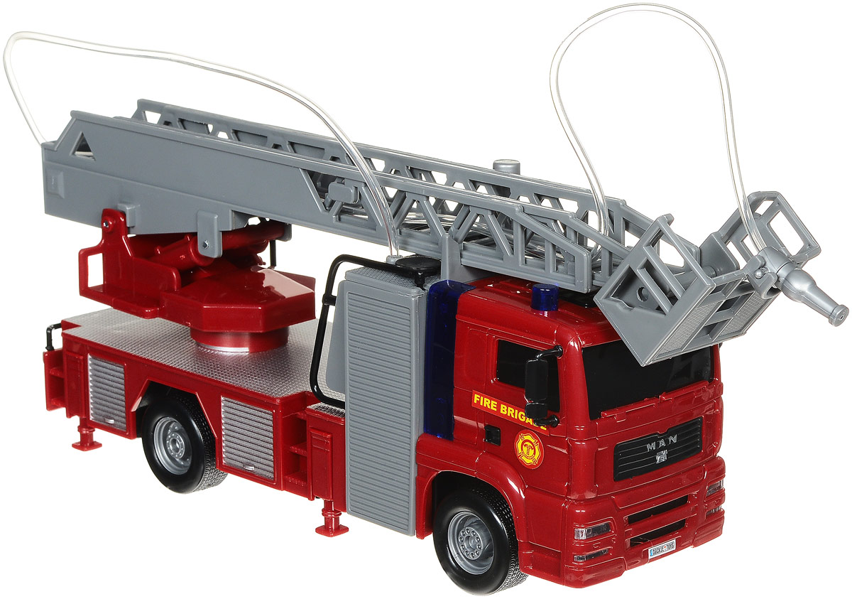 Dickie Toys Пожарная машина Man City Fire Engine3715001 Dickie Toys Пожарная машина Man City Fire Engine3715001Пожарная машина Dickie Toys Man City Fire Engine станет отличным подарком для вашего ребенка. Лестница пожарной машины поднимается и выдвигается. Кроме того, она может вращаться вокруг своей оси. На корзинке лестницы крепится пожарный водомет, который управляется с помощью кнопки на кузове. Предварительно машину необходимо заправить водой. Кнопки на борту машины активируют световые и звуковые эффекты: мигание проблесковых маячков, сирену. Звук можно отключать с помощью специального переключателя. Игрушка оснащена инерционным механизмом: достаточно немного подтолкнуть машину вперед или назад, а затем отпустить, и она сама поедет в том же направлении. С этой игрушкой ваш малыш будет часами занят игрой. Порадуйте его таким замечательным подарком! Для работы игрушки необходимы 2 батарейки напряжением 1,5V типа АА (товар комплектуется демонстрационными).