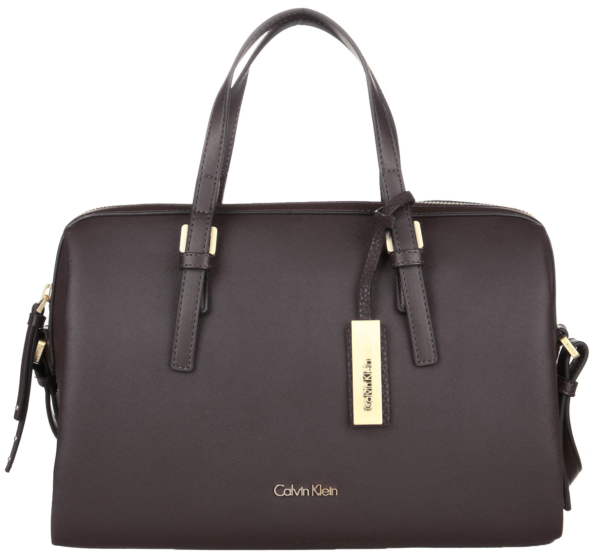 Сумка женская Calvin Klein Jeans, цвет: коричневый. K60K602160_225K60K602160_225 Сумка женская Calvin Klein Jeans, цвет: коричневый. K60K602160_225K60K602160_225Стильная сумка Calvin Klein Jeans выполнена из поливинилхлорида и полиуретана. Изделие содержит одно большое отделение, которое закрывается на застежку-молнию. Внутри сумки размещено два накладных кармашка для мелочей и один на застежке-молнии. Сумка оснащена плечевым ремнем регулируемой длины. Оформлена модель металлической пластиной с названием бренда и небольшим брелоком. В комплекте с изделием поставляется чехол для хранения.