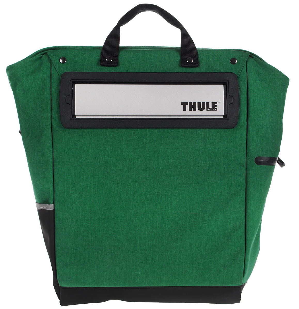 Сумка велосипедная Thule Tote, цвет: зеленый, черный, 23,5 л100001 Сумка велосипедная Thule Tote, цвет: зеленый, черный, 23,5 л100001Велосипедная сумка Thule Tote выполнена из высококачественных материалов в городском стиле. Легко трансформируется в повседневную сумку. Сумка имеет одно главное отделение, которое позволяет удобно помещать крупные вещи. Изделие оснащено удобными ручками и регулируемым ремнем через плечо. Система крепления проста в использовании, безопасна и имеет малый уровень вибрации. Крепления-невидимки легко отщелкиваются для максимального удобства при переноске без велосипеда. По бокам сумки расположен карман без застежки и карман на молнии для хранения наплечного ремня. Светоотражающие полоски повышают заметность на дороге в темное время суток. Сумку можно установить с любой стороны велосипеда. Она подходит к большинству видов багажника.