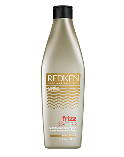 Redken Frizz Dismiss Шампунь 300 млP1039300 Redken Frizz Dismiss Шампунь 300 млP1039300Тонкие, непослушные, пушащиеся волосы доставляют немало неприятностей своим хозяйкам. Они путаются после мытья, с трудом расчесываются, плохо укладываются в прическу и постоянно норовят наэлектризоваться под шапкой. Справиться с волосами такого типа без специальных средств непросто. Именно поэтому компания Redken разработала шампунь для гладкости и дисциплины волос Frizz Dismiss.