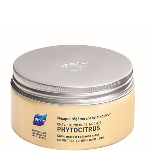 Phytosolba Phytocitrus Восстанавливающая маска для волос, 200 млP227 Phytosolba Phytocitrus Восстанавливающая маска для волос, 200 млP227Phytocitrus - маска с растительными маслами и экстрактом грейпфрута. Разглаживает поверхность волоса, обеспечивая тем самым оптимальный блеск. Регенерирующие и питательные свойства растительных масел иллипа и карите, в сочетании с глубоким восстанавливающим действием протеинов сладкого миндаля, позволяют нормализовать поврежденную структуру кератина и вернуть волосам устойчивость и упругость. Экстракт грейпфрута разглаживает поверхностные чешуйки волос, фиксируют цвет, обеспечивают тонус прически после завивки и возвращают волосам блеск. Маска облегчает расчесывание и повышает устойчивость укладки, совершенно не утяжеляя волосы. Рекомендована после каждого мытья волос, высушенных в результате окрашивания, обесцвечивания или химической завивки. Маска обеспечивает стимуляцию и восстанавливает блеск, поддерживая красоту волос. Эффективность: Мягкость и блеск волос: 97%. Восстановление: 91%. ...
