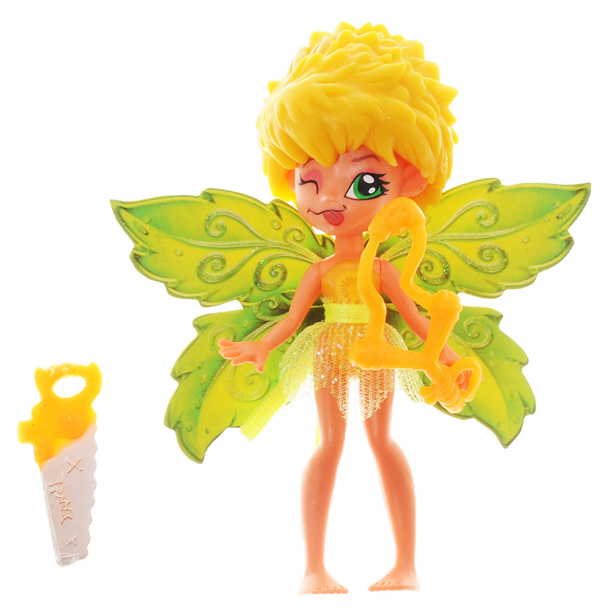 Lanard Фигурка Данди Фея Летнего Сада84201-1 Lanard Фигурка Данди Фея Летнего Сада84201-1Фигурка Lanard Данди. Фея Летнего Сада - это обаятельный сказочный персонаж, который непременно понравится каждой девочке. Милая фея познакомит девочку с волшебным миром, в котором она живет, и посвятит малышку во все тайны жизни своего прекрасного сада. Данди отважная и немного озорная фея, она часто пользуется рогаткой и пилой для деревьев. У феи зеленые крылышки с блестками и прозрачная юбочка. Голова, ручки и ножки двигаются. Очаровательная фея надолго завладеет вниманием ребенка, а входящие в набор аксессуары разнообразят игровой процесс.