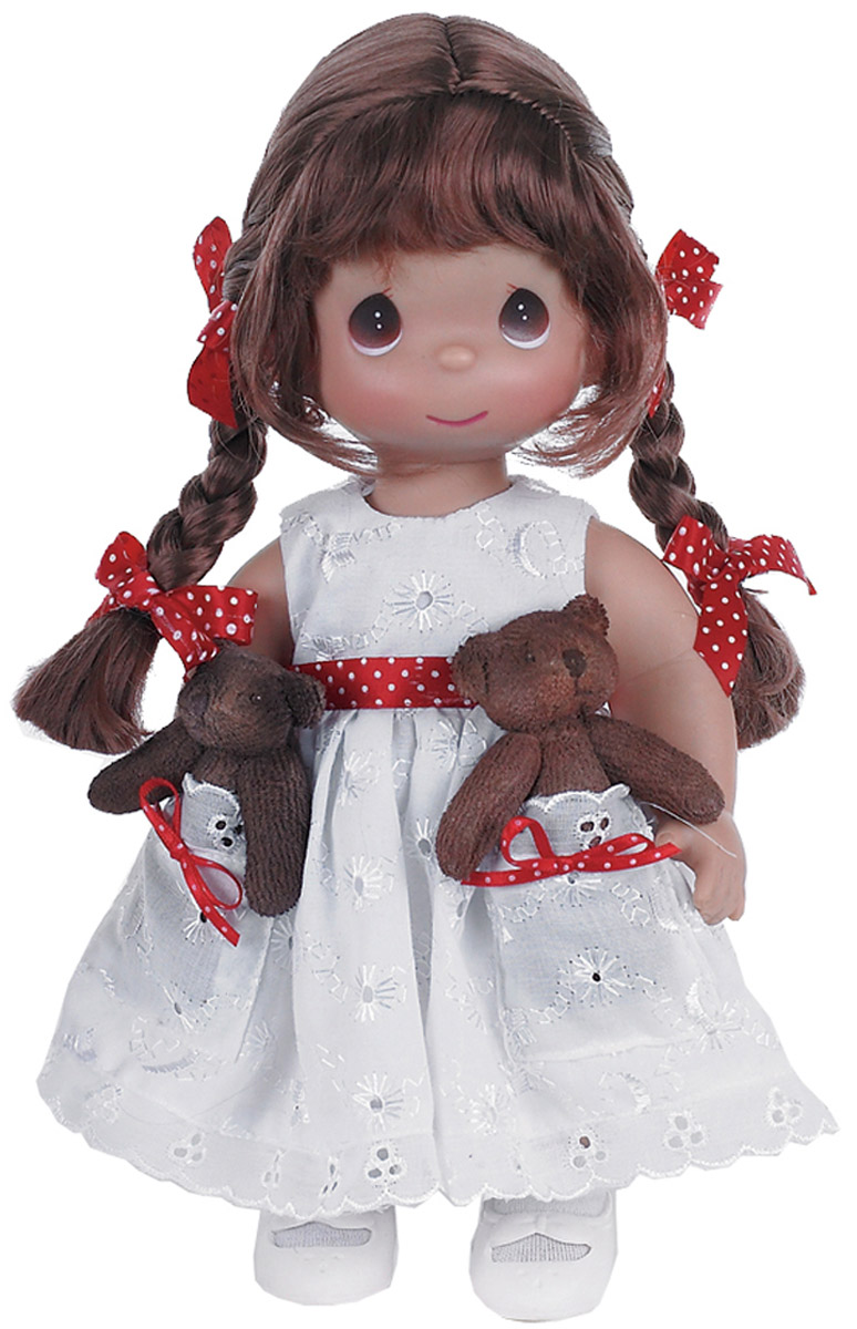 Precious Moments Кукла Друзья в кармашке брюнетка4712 Precious Moments Кукла Друзья в кармашке брюнетка4712Коллекция кукол Precious Moments высотой 30 см насчитывает на сегодняшний день более 600 видов. Куклы изготавливаются целиком из винила и имеют пять базовых точек артикуляции. Каждый год в коллекцию добавляются все новые и новые модели. Каждая кукла имеет свой неповторимый образ и характер. Она - хранитель драгоценных моментов – может быть подарком на память о каком-либо событии в жизни. Куклы выполнены с любовью и нежностью, которую дарит нам известная волшебница – создатель кукол Линда Рик!