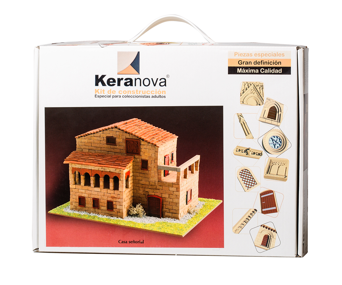 Keranova Конструктор Господский дом30331 Keranova Конструктор Господский дом30331Наборы для строительства Keranova позволяют почувствовать себя создателем архитектурных сооружений в полной мере. Средневековые замки и домики, башни, мельницы, береговые маяки – вы можете построить сами и украсить миниатюру по своему желанию. Некоторые модели выполнены в стандартном масштабе и являются точной копией оригинала. В ассортименте представлены модели с разным уровнем сложности. высокое качество натуральных материалов, достоверность моделей, а так же возможность создания миниатюры по своему проекту создают уникальную возможность для реализации творческого начала вне зависимости от возраста и опыта. В состав набора входят: - каркас модели из бумаги, - основа для миниатюры из фанеры, - набор кирпичиков и черепицы из глины разного размера и разной фактуры (8 температурных режимов обжига кирпичиков), - имитация грунта (песок), имитация растительности (исландский мох – материал устойчивый к естественному разрушению), - имитация украшений фасадов и окон (изготовлены из...