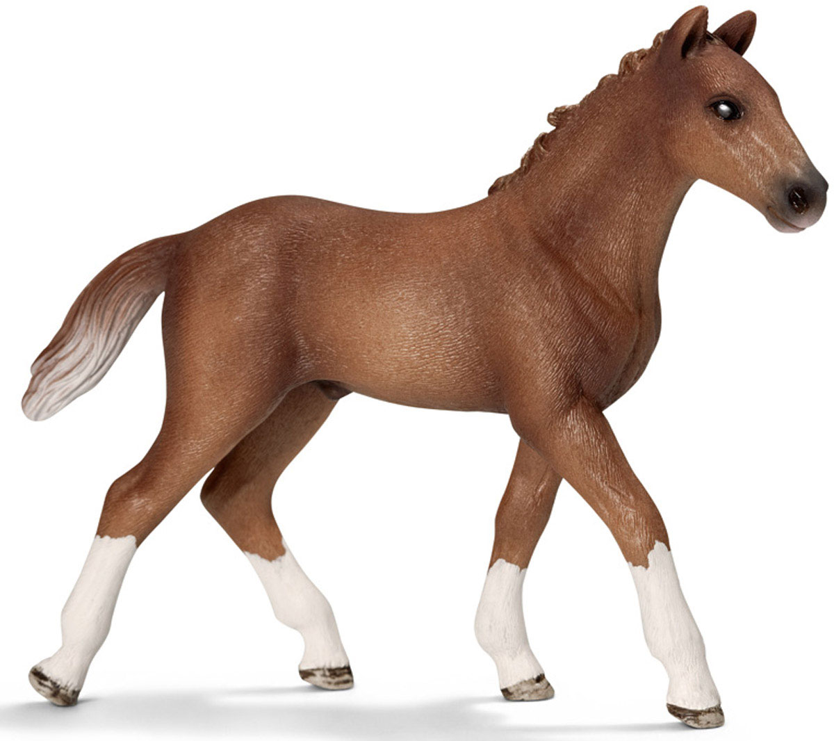 Schleich Фигурка Ганноверский жеребенок13730 Schleich Фигурка Ганноверский жеребенок13730Фигурка Schleich Ганноверский жеребенок выполнена из безопасного для ребенка материала и раскрашена вручную. Ганноверский жеребенок из благородной спортивной породы лошадей, он превосходно подходит для выездки и конкура. Ганноверская лошадь считается самой способной в обучении, эти лошади самые понятливые, внимательные и гармоничные. Прекрасно выполненные фигурки Schleich отличаются высочайшим качеством игрушек ручной работы. Все они создаются при постоянном сотрудничестве с Берлинским зоопарком, а потому являются максимально точной копией настоящих животных. Каждая фигурка разработана с учетом исследований в области педагогики и производится как настоящее произведение для маленьких детских ручек.