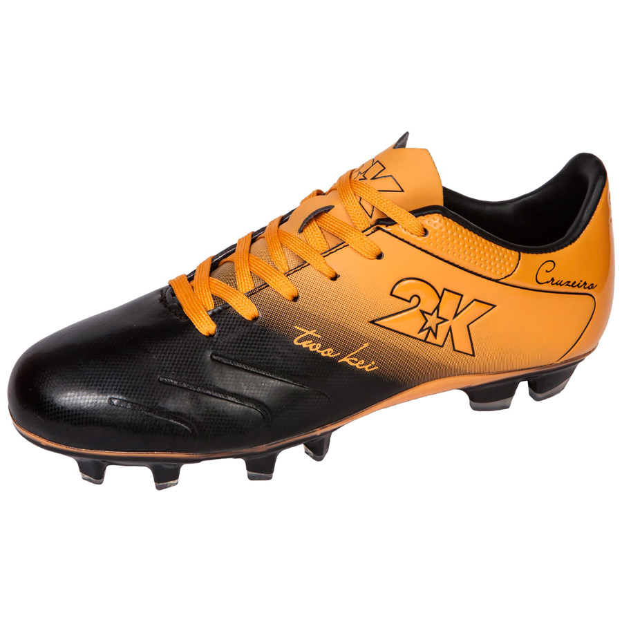 Бутсы футбольные 2K Sport Cruzeiro, цвет: черный, оранжевый. Размер 43125323-black-orange Бутсы футбольные 2K Sport Cruzeiro, цвет: черный, оранжевый. Размер 43125323-black-orangeЯркие футбольные бутсы 2K Sport Cruzeiro, выполненные из микрофибры в современном стиле, подойдут для натуральных и искусственных покрытий. Облегченная, износостойкая подошва, конфигурация которой приближена к форме стопы, способствует комфорту и хорошей чувствительности при игре. Бесшовная конструкция верха. Бутсы оснащены пластиковой усилительной вставкой (супинатором). Эргономичная стелька. 2 пары шнурков разного цвета в комплекте.