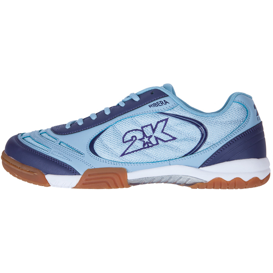 Кеды 2K Sport Ribera, цвет: голубой, темно-синий. Размер 41125415-sky-blue-navy Кеды 2K Sport Ribera, цвет: голубой, темно-синий. Размер 41125415-sky-blue-navyУниверсальные кеды серии 2K Sport Ribera выполнены из искусственной кожи и текстиля. Композитная подошва из резины и полимерного материала филон (phylon) обладает хорошей гибкостью и эластичностью в сочетании с износостойкостью. Мягкий и комфортный верх изготовлен из искусственной кожи и текстиля. Эргономичная стелька из ЭВА. Рельефная подошва препятствует скольжению.