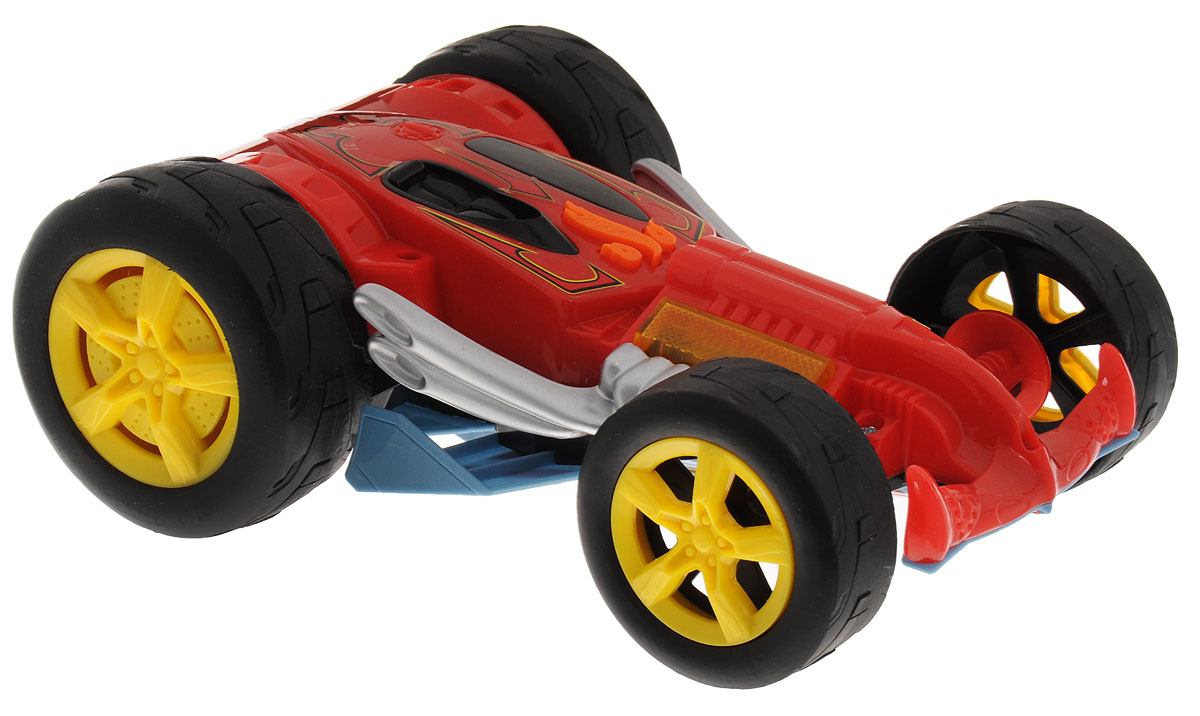 Hot Wheels Машинка Bad to the BladeHW90576 Hot Wheels Машинка Bad to the BladeHW90576Очень яркая и необычная машинка-перевертыш Hot Wheels Yur So Fast с электроприводом из серии Flipping Fury, со световыми и звуковыми эффектами - отличный подарок для каждого мальчишки! Этот замечательный гоночный автомобиль является игрушкой 2 в 1 - с одной стороны корпус выполнен в красном цвете, с другой - в серо-голубом. Дизайн авто дополнен блестящими хромированными деталями, диски колес - ярко-желтые. Главная особенность игрушки в том, что во время движения она переворачивается то одной, то другой стороной корпуса вверх. Машинка является электромеханической - работает от батареек, запускается в движение при помощи кнопки, расположенной в верхней части корпуса, оснащена звуковыми и световыми эффектами. Рекомендуется докупить 4 батарейки напряжением 1,5V типа АА/LR6 (товар комплектуется демонстрационными).
