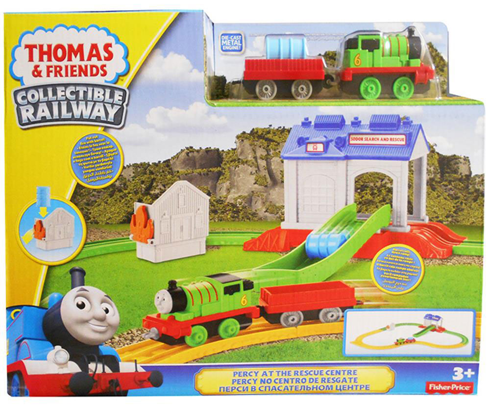 Thomas & Friends Железная дорога Перси в спасательном центреDGC07 Thomas & Friends Железная дорога Перси в спасательном центреDGC07На острове Содор пожар! Перси предстоит добраться до поисково-спасательного центра и набрать воды. Он скатывает цистерну с водой по трапу и подхватывает ее с другой стороны, а затем заливает водой пожар. С железной дорогой Thomas & Friends Перси в спасательном центре Перси превращается в настоящего героя! В комплект входят локомотив Перси, цистерна с водой, элементы железной дороги, Содорский поисково-спасательный центр.
