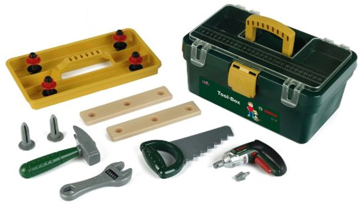 Klein Игрушечный набор инструментов Bosch Tool-Box8305 Klein Игрушечный набор инструментов Bosch Tool-Box8305Игрушечный набор инструментов Klein Bosch Tool-Box – это 13 различных предметов, необходимых настоящему мастеру. Вам предстоит строить, разбирать и собирать все что угодно с помощью шурупов, пользуясь механизированным игрушечным шуруповертом и отверткой с остальными инструментами. Развлечение для настоящих мужчин! В удобном чемоданчике, который выглядит совсем как взрослый фирменный кейс Bosch, по слотам разложены: шуруповерт, отвертка, шурупы. Шуруповерт может раскручивать и откручивать шурупы, достаточно переключить его в один из режимов, меняя скорость работы по своему вкусу, а еще он мигает красными лампочками и издает звук работы настоящего инструмента. Внимание: для работы шуруповерта вам понадобится 2 батарейки ААА, их следует приобретать отдельно. Все инструменты безопасны в использовании, не имеют острых краев.
