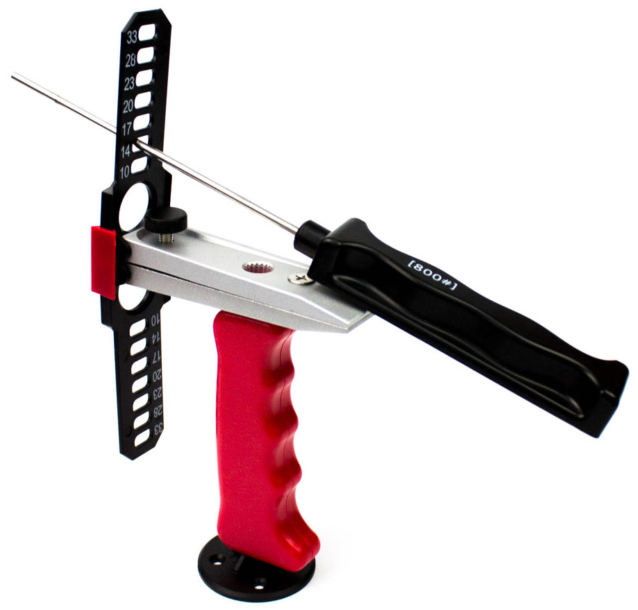 Точильная система ACE Outdoor Knife SharpenerASH931 Точильная система ACE Outdoor Knife SharpenerASH931Точильная система Ace Angle Sharpening System — это компактный, но универсальный по своим возможностям инструмент. При помощи четырех сменных камней он поможет вам заточить любой нож с ровным лезвием, ножницы и другие инструменты. Поставляется система в пластиковом кейсе. Ace Angle Sharpening System — это полноценный набор для затачивания ножей, ножниц, рыболовных, сельскохозяйственных и других инструментов. Точильная система состоит из нескольких деталей, уложенных в прочный пластиковый кейс. Благодаря прилагаемой инструкции, собрать ее будет просто за считанные минуты. Одно из важных преимуществ Ace Angle Sharpening System — возможность по своему усмотрению выбирать угол заточки клинков. Так, для кухонных ножей, он будет меньше, а для лезвий с толстым обухом — больше. Клинок в каждом из случаев фиксируется прижимной пластиной, что служит безопасности инструмента во время работы. Затем, пользователь выбирает один из четырех точильных камней, которые включены в набор. Это алмазные...