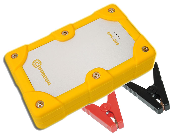 Carmega SIN-203 пускозарядное устройствоCARMEGA SIN203 Carmega SIN-203 пускозарядное устройствоCARMEGA SIN203Компактное мощное пускозарядное устройство Carmega SIN-203 способно обеспечить запуск малолитражных автомобилей с бензиновыми двигателями и мототехники с напряжением бортовой сети 12 В. Устройство готово к использованию сразу после покупки. Светодиодный индикатор на лицевой панели CARMEGA SIN-203 позволяет отслеживать уровень заряда устройства. Встроенный двухцветный индикатор силовых клемм позволяет отследить работу устройства, продиагностировать АКБ автомобиля и предотвратить неправильное подключение. Встроенная подсветка силовых клемм упрощает подключение в темное время суток. Carmega SIN-203 отличается компактными размерами и оригинальным внешним видом. Прорезиненный корпус с металлической вставкой обеспечивает надёжную защиту от брызг и устойчивость к механическим воздействиям. Модель комплектуется кабелем USB/micro USB для подключения портативных устройств с напряжением питания 5 В и током потребления до 2,1 А. ...
