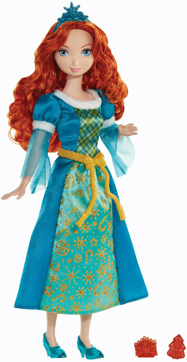 Disney Princess Кукла Мерида с ароматным печеньемBDJ10_BDJ16 Disney Princess Кукла Мерида с ароматным печеньемBDJ10_BDJ16Кукла Disney Princess Мерида с ароматным печеньем - это игрушка с необычной функцией, в качестве которой выступает наличие приятного аромата. Пахнет не сама кукла, а игрушечные печеньки, входящие в набор. Кукла Мерида одета в необычное платье с нотками зимнего очарования. Рукава и горловина платья украшены тонкими полосами белого искусственного меха. Нижняя часть рукавов - из полупрозрачной ткани. Вся передняя часть юбки украшена золотым блестящим узором, в котором можно разглядеть звезды и рождественские конфетки. Обута Мерида в элегантные синие на маленьком каблучке. В густых рыжих волосах принцессы присутствует маленькая тира в форме снежинки. Ароматное печенье, которое кукла Мерида принесла с собой, сложено в аккуратную подарочную корзину. Они источают очень приятный аромат праздничной сдобы с нотками карамели и корицы. Этот необычный тематический набор с куклой Меридой станет идеальным подарком на зимние праздники - Рождество и Новый год.