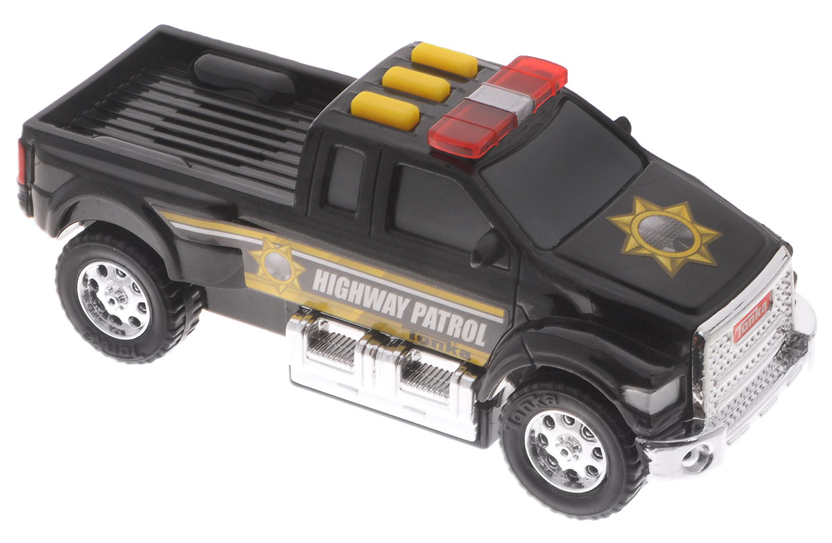 Tonka Машинка Полицияpolice/ast51296 Tonka Машинка Полицияpolice/ast51296Машинка Tonka Полиция станет отличным подарком любому мальчику. Стильный черный корпус автомобиля с желтыми полосками и полицейским значком на капоте надолго увлечет вашего ребенка в игру. Мощные черные колеса имеют серебристые диски. На крыше машинки находятся три прямоугольные желтые кнопки, при нажатии на которые загораются проблесковые маячки и воспроизводятся различные звуковые эффекты. Машинка выполнена из качественного и безопасного материала. Рекомендуется докупить 2 батарейки напряжением 1,5V типа ААА (товар комплектуется демонстрационными).