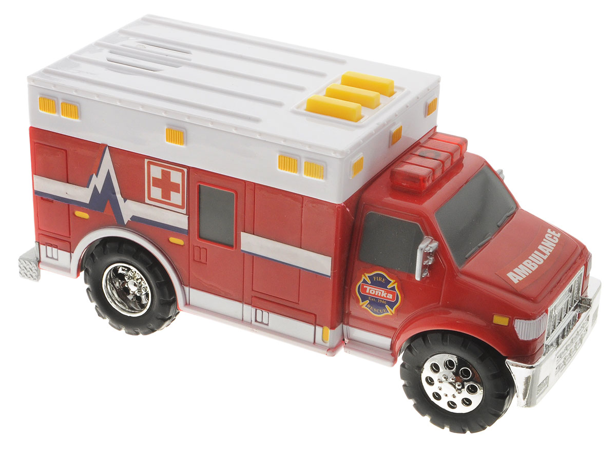 Tonka Машинка Скорая помощьmedic/ast51296 Tonka Машинка Скорая помощьmedic/ast51296Машинка Tonka Скорая помощь невероятно реалистична. Автомобиль имеет кабину красного цвета и красно-белый кузов с изображением красного креста, а также прорисованными окнами и дверцами. Мощные черные колеса оснащены серебристыми дисками. На крыше кузова имеются три желтые кнопки. Если нажать на каждую из кнопок, то загорится красный маячок и зазвучит громкая сирена, которая поможет сделать игру более увлекательной. Рекомендуется докупить 2 батарейки напряжением 1,5V типа ААА (товар комплектуется демонстрационными).
