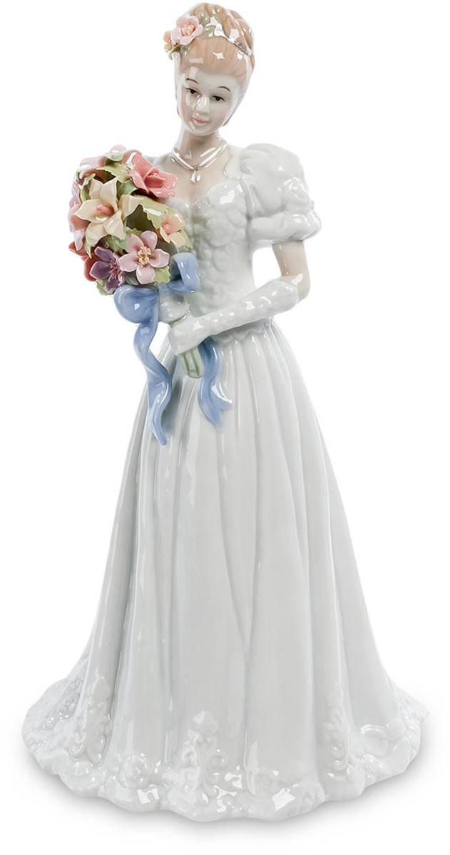 Фигурка Pavone Невеста. CMS-10/20CMS-10/20 Фигурка Pavone Невеста. CMS-10/20CMS-10/20Фигурка Невеста (Pavone) Невеста готова совершить самый важный шаг в своей жизни. Она наряжена в торжественное платье, прическа ее украшена цветами и в руке – торжественный свадебный букет. Но взгляд ее тревожен: слишком многое изменится в ее жизни буквально через минуту, и она пытается представить себе эти изменения и саму себя в новой роли – супруги, хозяйки дома, матери своих будущих детей. Тревога эта не омрачает лицо невесты: она верит, что все эти перемены – только к лучшему и ее ждет настоящее семейное счастье. Подарив невесте такую фигурку, можно пожелать ей всего того, что она сама ждет от решающего шага к семейной жизни.