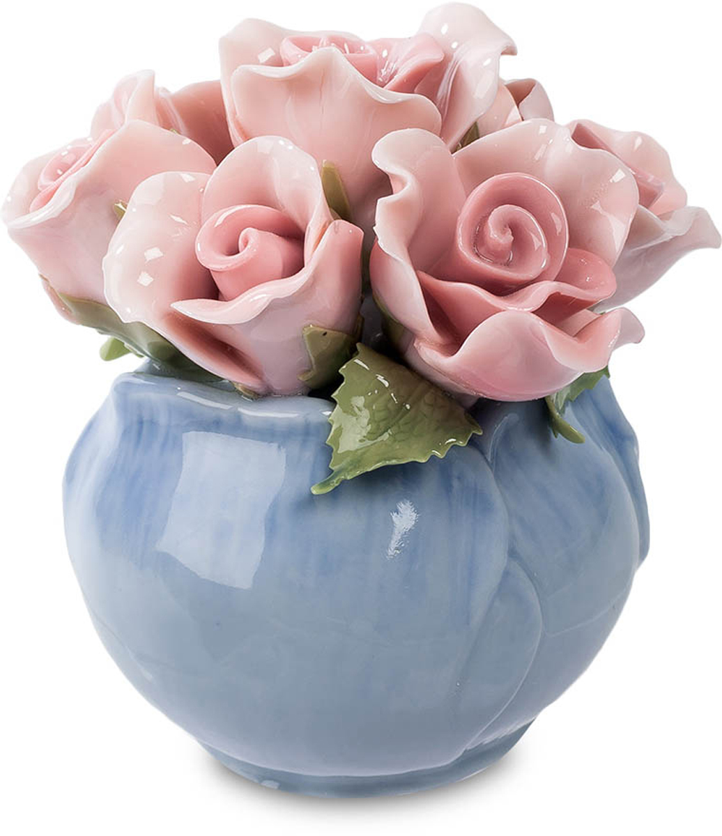 Композиция Pavone Розы. CMS-33/28CMS-33/28 Композиция Pavone Розы. CMS-33/28CMS-33/28Композиция Розы (Pavone) Ваза оригинальной формы, как будто составленная из нежных лепестков синего цветка, вмещает в себе букет классических розового цвета цветков розы с зелеными листиками. Розочки кажутся живыми – настолько тонкие у них лепестки. Даже не верится, что они изготовлены из фарфора – насколько же высоко мастерство создавших эту композицию художников! Этот миниатюрный букетик хорош не только своей нежной красотой, но и тем, что фарфоровые цветы никогда не завянут и даже годы спустя сохранят этот удивительный свежий вид. Подарите живой букет роз в знак искренней любви и эту композицию – на долгую память!
