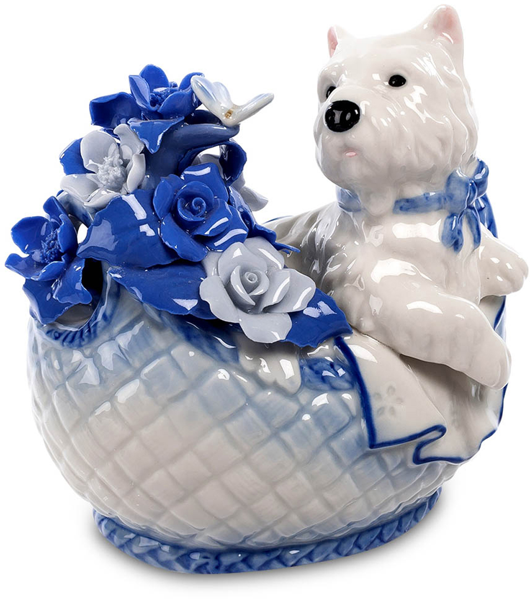 Фигурка Pavone Щенок в корзинке. CMS-46/ 7CMS-46/ 7 Фигурка Pavone Щенок в корзинке. CMS-46/ 7CMS-46/ 7Фигурка Щенок в корзинке (Pavone) Щенок – самый лучший подарок, ведь покупая собаку, мы покупаем верного друга. Однако дарить домашнее животное можно только в тех случаях, если вы точно знаете, что человек обрадуется ему. Фигурка Щенок в корзине - это презент, который вызовет восторг абсолютно у всех. Изделие выполнено в виде изящной цветочной корзины, внутри которой сидит белоснежный пушистый щенок. Фарфоровая композиция расписана бело-синими красками, что придает ей особую утонченность и выразительность.