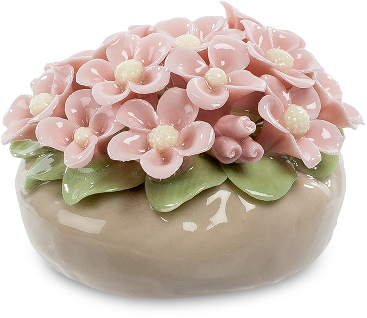 Композиция Pavone Корзинка с цветами. CMS-33/46CMS-33/46 Композиция Pavone Корзинка с цветами. CMS-33/46CMS-33/46Композиция Корзинка с цветами (Pavone) Композиция Корзинка с цветами - это неувядающее цветочное очарование, которое приведет в восторг каждую представительницу прекрасного пола. Несмотря на миниатюрные размеры, цветочная композиция отличается удивительной красотой и привлекательностью. Фарфоровое изделие выглядит невероятно хрупко и нежно, благодаря чему создается впечатление, будто бы весенние цветы только что раскрыли свои лепестки. Композиция Корзина с цветами оформлена светлыми пастельными тонами, что делает ее идеальным украшением в любом интерьере.
