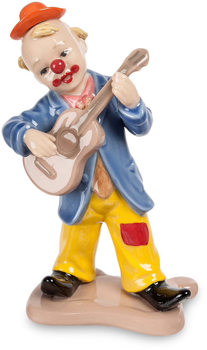 Фигурка Pavone Клоун. CMS-23/45CMS-23/45 Фигурка Pavone Клоун. CMS-23/45CMS-23/45Фигурка Клоун (Pavone) Приготовьтесь – веселый клоун сейчас будет играть на гитаре и петь свои веселые куплеты. Одежда вполне концертная, с такой яркой раскраской на улицу не выйдешь, а вот на эстраду или арену цирка – запросто. Огромный галстук, миниатюрная шапочка и роскошные черные лакированные штиблеты. Классический нос шариком – даже на вид смешно, а насколько же смешной будет песенка! Подарок как специально для человека, который никогда не унывает и готов веселить всех.