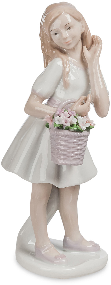 Фигурка Pavone Девочка-кокетка. JP-42/23JP-42/23 Фигурка Pavone Девочка-кокетка. JP-42/23JP-42/23Фигурка Девочки Шикарный подарок для сестры, подруги или мамы – статуэтка Девочка-кокетка. Изготовлена фигурка из фарфора. Белый цвет приятен взгляду и вызывает только светлые мысли и положительные эмоции. Букет в корзине, выполненный в розовых оттенках, напомнит вам о весне и цветении, о пробуждении всего живого. Чувственность, легкость и кокетство воплотились в статуэтке. Сувенир подойдет любому стилю и интерьеру в доме. Такая деталь займет достойное место на женском комоде или полочке. Воплощение женственности, флирта и искренности – все это идеально подходит, чтобы описать фигуру.