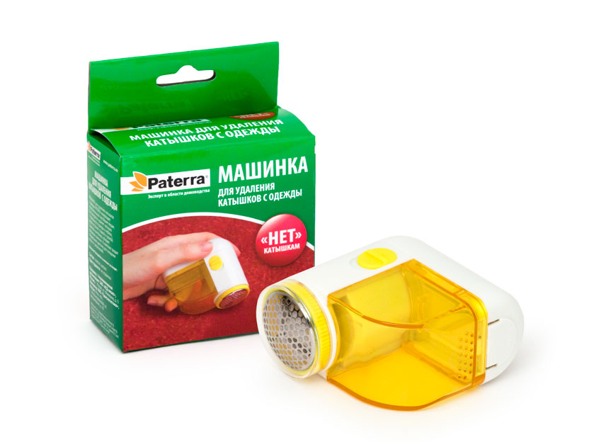 Машинка для удаления катышков Paterra402-543 Машинка для удаления катышков Paterra402-543Машинка для удаления катышков Paterra изготовлена из высококачественного пластика и металла. Это надежное устройство, которое позволит вернуть одежде презентабельный внешний вид. Можно больше не выбрасывать любимую кофту, которая потеряла былую привлекательность из-за скопившихся катышков. Достаточно просто провести машинкой по ткани, и она удалит все катышки. Машинка имеет прозрачный контейнер для сбора катышков. Устройство очень легко использовать, оно удобно лежит в руке и не занимает много места. Машинка подходит не только для одежды. Ее можно использовать со всеми видами тканей, кроме мохеровой. Воспользуйтесь машинкой и поддерживайте покрывала, занавески или обивку мебели в прекрасном состоянии. В комплект входит специальная щеточка для очищения сетки от загрязнений. Машинка работает от 2 батареек типа AA (не входят в комплект).