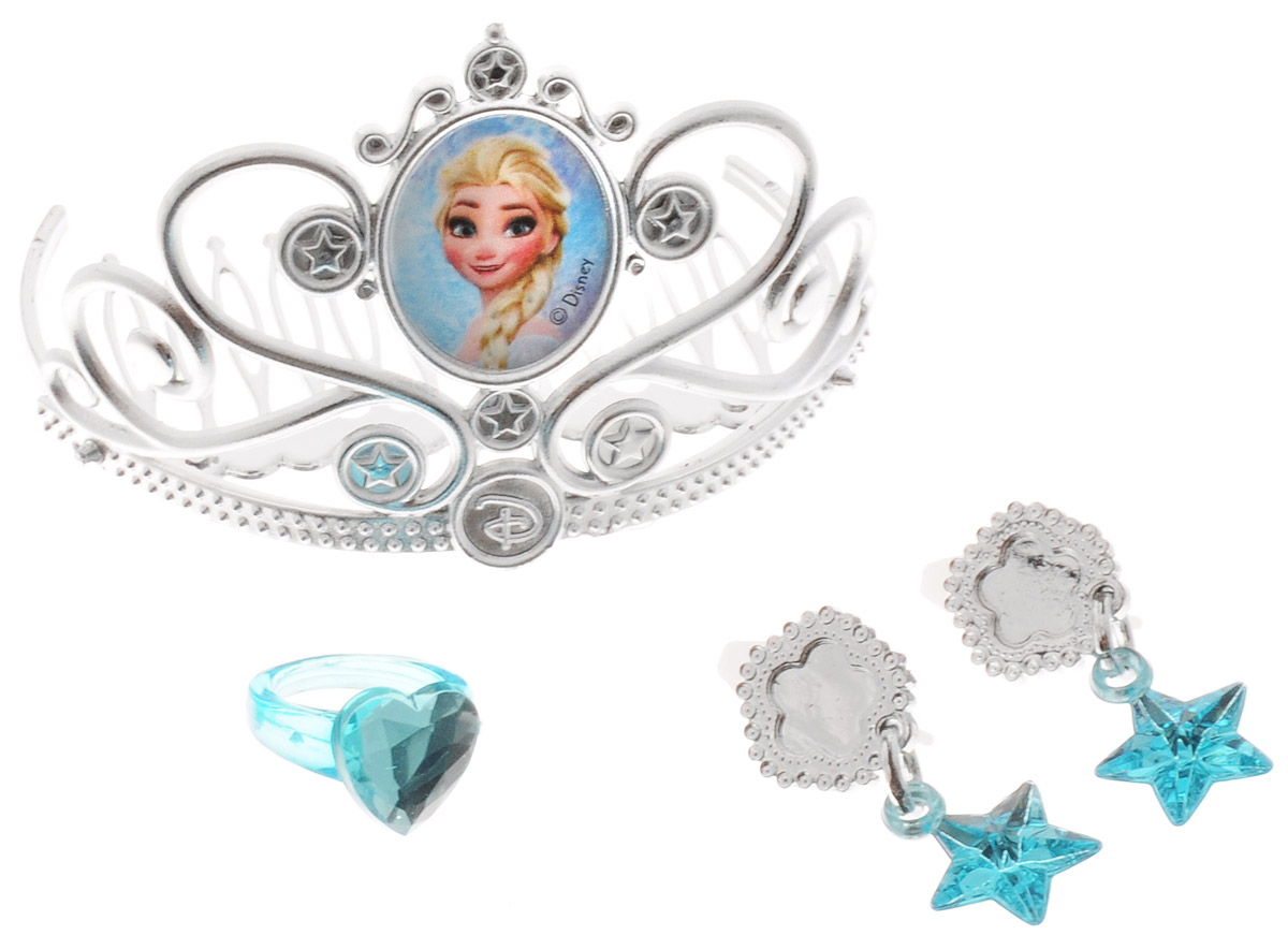 Disney Frozen Игрушечный набор украшений 4 предмета82586 Disney Frozen Игрушечный набор украшений 4 предмета82586Игрушечный набор украшений Disney Frozen - замечательный подарок для каждой девочки к любому празднику, особенно если она является поклонницей популярного мультфильма Холодное сердце! С этим набором девочка сможет почувствовать себя настоящей королевой, поскольку украшения выполнены ледяном стиле. В комплект входят пара серег (клипсы), тиара с портретом Эльзы, а также изящное колечко. С таким набором ребенок сможет затеять увлекательную сюжетно-ролевую игру, воспроизводить любимые сцены из мультфильма или придумывать собственные, уникальные истории.