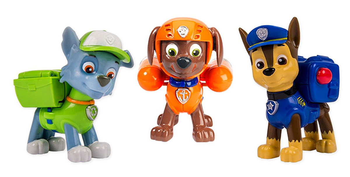 Paw Patrol Набор фигурок Rocky Zuma Chase16618_20067178 Paw Patrol Набор фигурок Rocky Zuma Chase16618_20067178Набор фигурок Paw Patrol Rocky, Zuma, Chase станет отличным подарком для маленьких поклонников мультсериала Щенячий патруль. В набор входят 3 фигурки щенков-спасателей. Каждый щенок имеет рюкзак-трансформер. При нажатии на кнопку на груди щенка из рюкзака выдвигаются инструменты и приспособления, индивидуальные для каждого героя. Фигурки выполнены из прочного высококачественного пластика. Головы фигурок поворачиваются. В комплекте имеются три значка спасателей. Ваш малыш сможет часами играть с этим набором, разыгрывая сценки из мультфильма, или придумывая собственные истории.