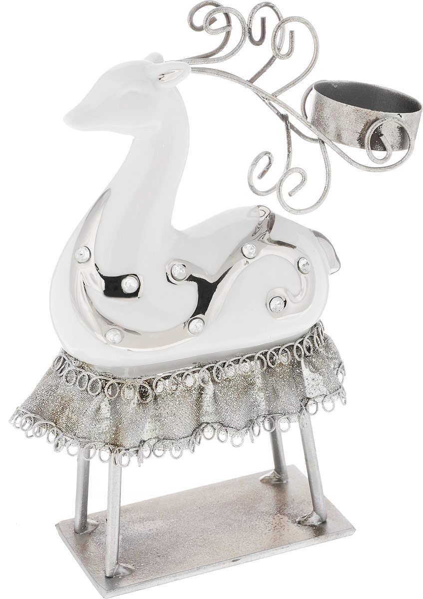 Подсвечник House & Holder Олень, 18 х 9 х 21 см01107-2 Подсвечник House & Holder Олень, 18 х 9 х 21 см01107-2Подсвечник House & Holder Олень, изготовленный из керамики и металла, станет прекрасным украшением интерьера помещения в преддверии Нового года. Подсвечник выполнен в виде оленя и рассчитан на 1 чайную свечу. Зажигать свечи в Новый год - неизменная традиция, которая позволяет наполнить дом волшебством и таинственностью новогодней ночи. Размер подсвечника: 18 х 9 х 22,5 см.
