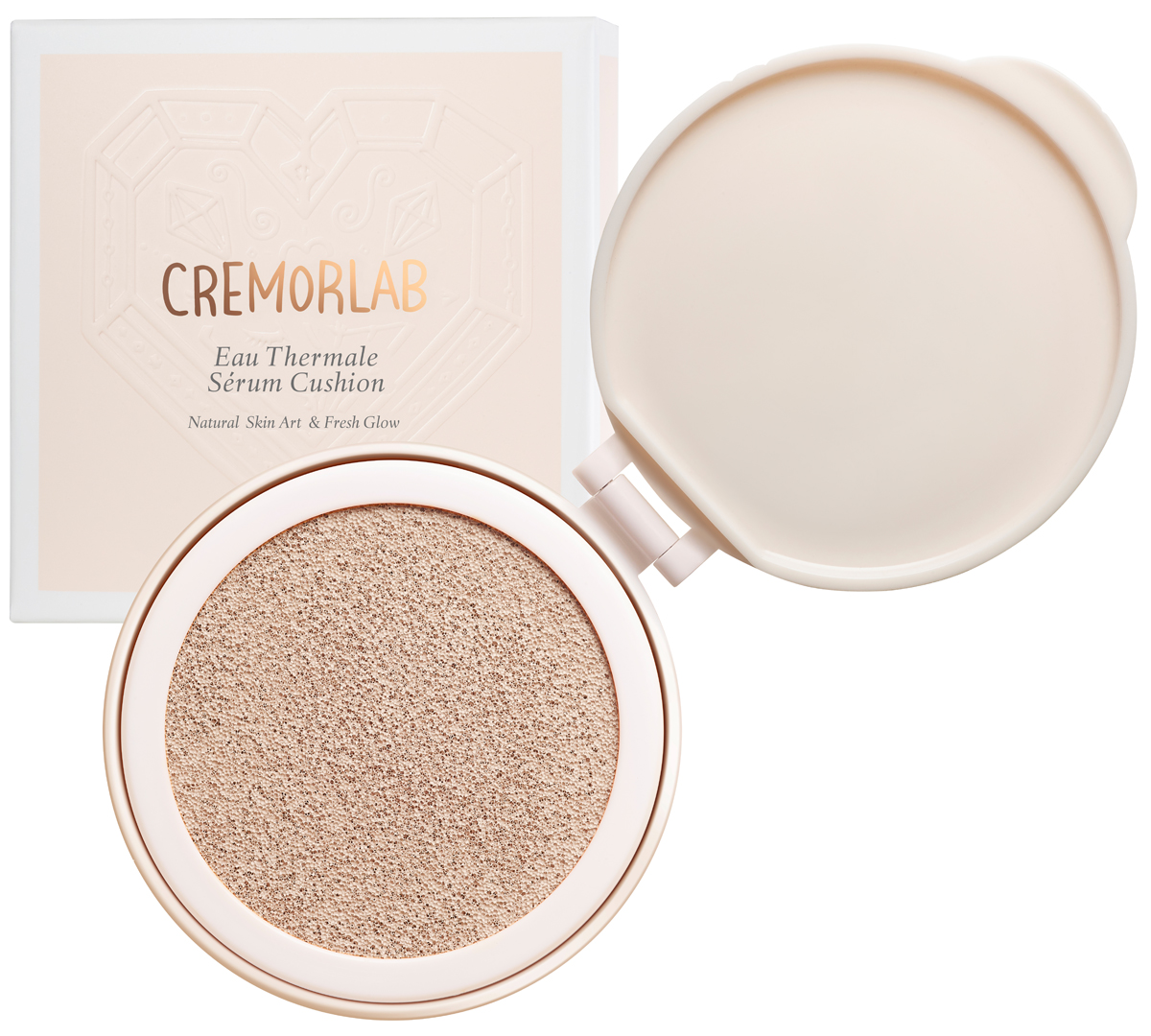 Cremorlab Eau Thermale Serum Cushon 23 Refil / Сменный блок (Кушон - Омолаживающий тональный флюид с сывороткой из ягод женьшеня #23)61829 Cremorlab Eau Thermale Serum Cushon 23 Refil / Сменный блок (Кушон - Омолаживающий тональный флюид с сывороткой из ягод женьшеня #23)61829Легкий тональный флюид которым пропитана губка подушечка обеспечивает стойкое невесомое покрытие и обладает уникальными уходовыми и антивозрастными свойствами. Средство выравнивает тон кожи, матирует, сокращает глубину морщин и пор, снимает покраснения, избавляет от тусклого цвета лица, а также защищает кожу от негативного воздействия окружающей среды. Высокая концентрация комплекса из сыворотки из ягод женьшеня, растительных стволовых клеток, пентавитина и уникальной минеральной воды - в составе кушона - улучшает упругость кожи, глубоко и пролонгировано увлажняет, защищает от чрезмерного испарения влаги, нейтрализует действие свободных радикалов. Объёмный 3-х слойный полиуретановый спонж с антибактериальной защитой идеально распределяет средство по текстуре кожи. Защищает от воздействия UV лучей ( SPF 50+). 1 упаковка содержит: Основной кушон 15 мл.; рефил 15 мл.(сменный блок)