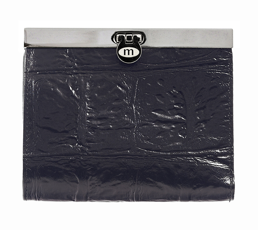 Кошелек женский Malgrado, цвет: черный. 44009-2910144009-29101# Black Кошелек женский Malgrado, цвет: черный. 44009-2910144009-29101# BlackСтильный кошелек Malgrado изготовлен из натуральной высококачественной кожи с декоративным тиснением под рептилию. Изделие закрывается на замок-защелку. Внутри расположены три отделения для купюр (одно из них закрывается на застежку-молнию), потайной карман, три прорезных кармашка для визиток и пластиковых карт, карман для мелочи на застежке-кнопке и два кармана с прозрачным окошком из мягкого пластика. Кошелек упакован в фирменную коробку. Такой кошелек станет замечательным подарком человеку, ценящему качественные и практичные вещи.замочек.
