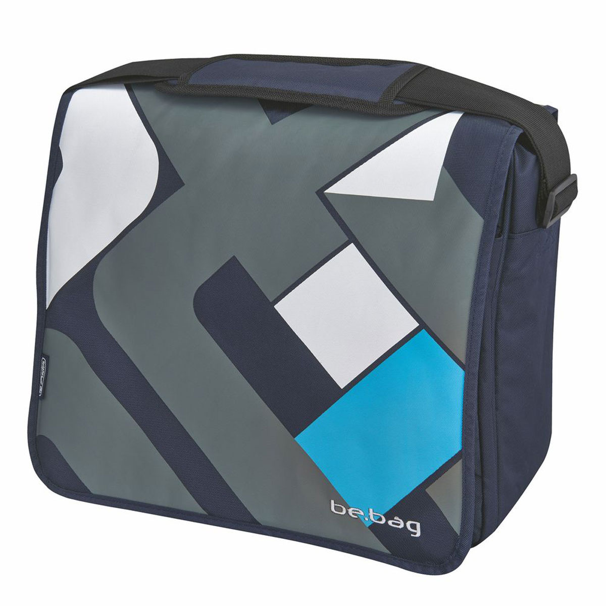 Herlitz Сумка школьная Be Bag Crossing 1143766211437662 Herlitz Сумка школьная Be Bag Crossing 1143766211437662Прочная и вместительная школьная сумка Herlitz Be Bag. Crossing смотрится элегантно в любой ситуации. Сумка имеет одно отделение на молнии, которое закрывается сверху откидывающимся клапаном на липучке. Внутри отделения находятся мягкая перегородка, ограничивающая пространство для ноутбука или планшета, и два открытых сетчатых кармана. Спереди сумки расположен карман на молнии, содержащий сетчатый карман, небольшой карман на молнии, кармашек с мягкой подкладкой для мобильного телефона и карабин для ключей. Сзади расположен наружный карман на молнии. Широкая лямка регулируется по длине. Такую сумку можно использовать для повседневных прогулок, учебы, отдыха и спорта, а также как элемент вашего имиджа. Лаконичный и сдержанный дизайн подчеркнет индивидуальность и порадует своей функциональностью.