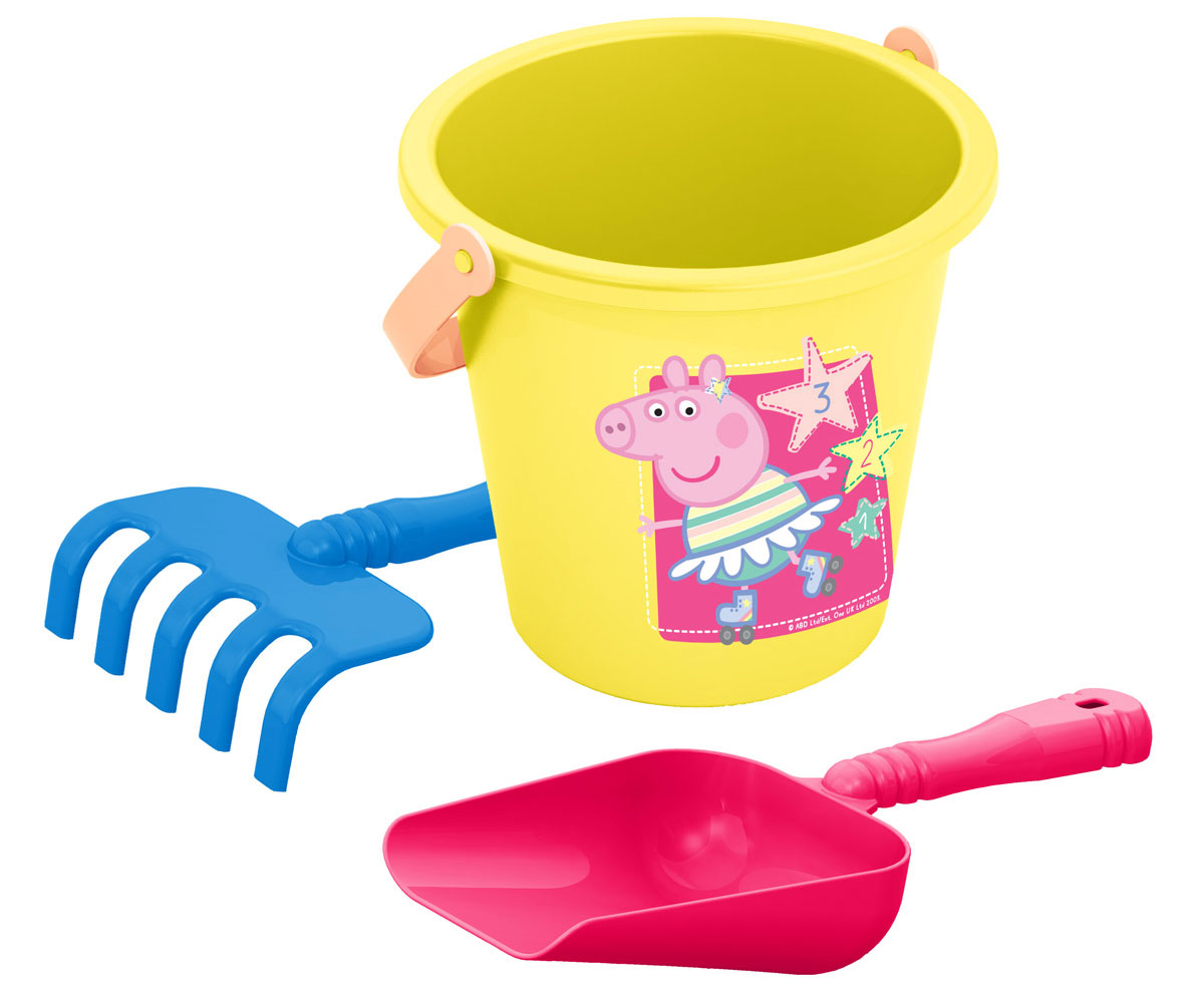Peppa Pig Песочный набор №1 Свинка Пеппа30693 Peppa Pig Песочный набор №1 Свинка Пеппа30693С песочным набором Peppa Pig вашему малышу не придется скучать на прогулке, ведь игра в песочнице в компании любимых героев мультфильма вдвойне интереснее. Использование набора способствует развитию мелкой моторики, общей координации движений и, конечно же, воображения! В набор входят 3 предмета: ведерко, грабли, совок. Игрушки выполнены из высококачественного безопасного пластика.