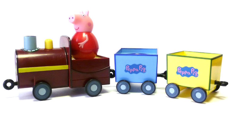 Peppa Pig Игровой набор Поезд Пеппы-неваляшки28793 Peppa Pig Игровой набор Поезд Пеппы-неваляшки28793Свинка Пеппа приглашает малышей в увлекательное путешествие на паровозике. В паровозике для нее и ее друзей находятся 3 круглых сидения: они прекрасно подходят как для неваляшек, так и для обычных фигурок из серии Peppa Pig. Когда поезд движется, вагончики забавно покачиваются, а Пеппа-неваляшка покачивается и вращается, не выпадая. Покрутите неваляшку свинки на столе или полу, и она затанцует, закрутится, закачается в разные стороны и даже не подумает упасть. Игра с таким замечательным набором подарит ребятишкам море радости и поможет развивать мышление и координацию движений.