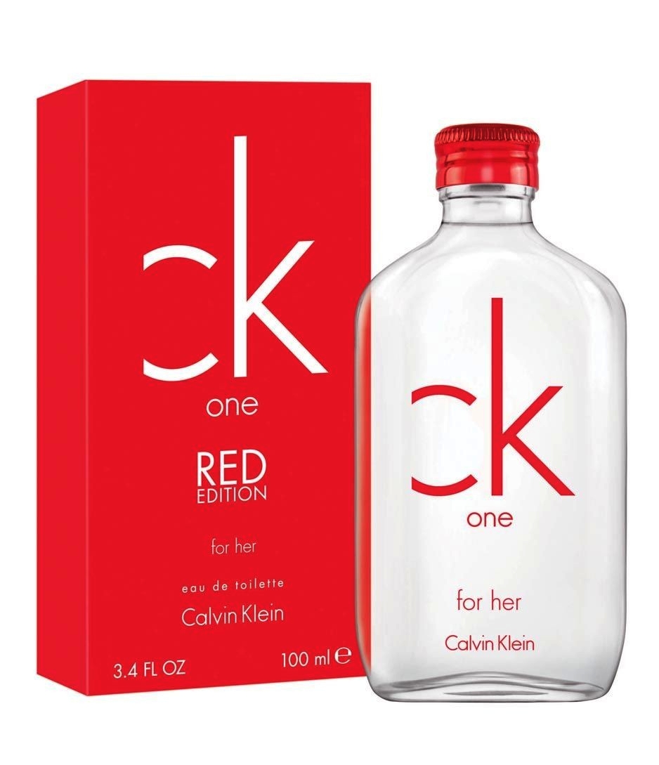 Calvin Klein One Shock For Her Туалетная вода 50 мл (red edition)65792189000 Calvin Klein One Shock For Her Туалетная вода 50 мл (red edition)65792189000Восточный, пряный аромат CK One Shock For Her Calvin Klein адресован дерзким молодым девушкам, которые любят удивлять. Он вышел в свет в 2011 году. Начальные ноты аромата CK One Shock For Her благоухают цветочной свежестью страстоцвета, мака, пиона, которые плавно переходят в восточные аккорды жасмина, белого нарцисса, темного шоколада. Ароматный шлейф CK One Shock For Her от Calvin Klein, в котором господствуют пряные ноты мускуса, листьев пачули, амбры и ванили, подчеркнет женственность своей владелицы и не оставит равнодушным ни одного мужчину. Характеристика: сексуальность, женственность, естественность, свежесть, дерзость. Подходит для дневного использования. Верхняя нота: Пион, Страстоцвет. Средняя нота: Ежевика, Жасмин. Шлейф: Амбра, Мускус, Ваниль. Дерзость аромата Calvin Klein One Shock For Her выражена завершающими аккордами амбры, окутанной ванилью и головокружительными соцветиями пачули и мускуса. Дневной и вечерний аромат.