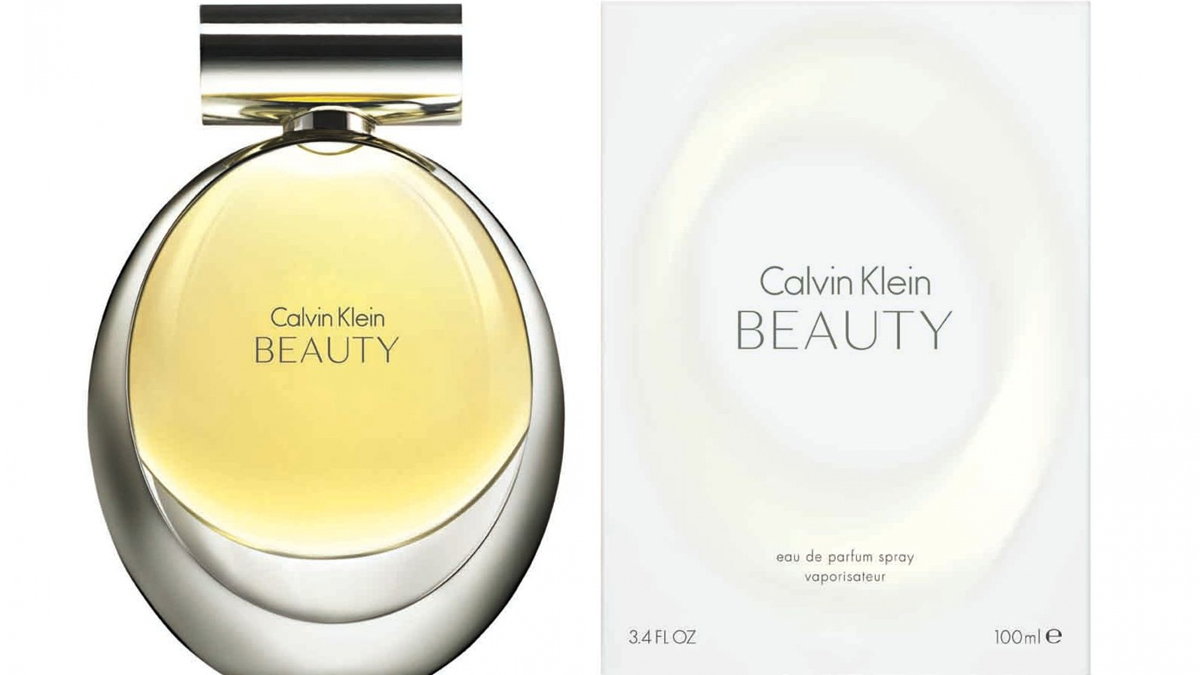 Calvin Klein Beauty Парфюмерная вода женская 100 мл65809980100 Calvin Klein Beauty Парфюмерная вода женская 100 мл65809980100Аромат, источающий женственность и изысканность, он создает образ женщины, которая красива внутренней красотой и от которой исходит внутреннее сияние. Новая интерпретация лилии составляет сердце и душу аромата. Этот изысканный цветок является воплощением