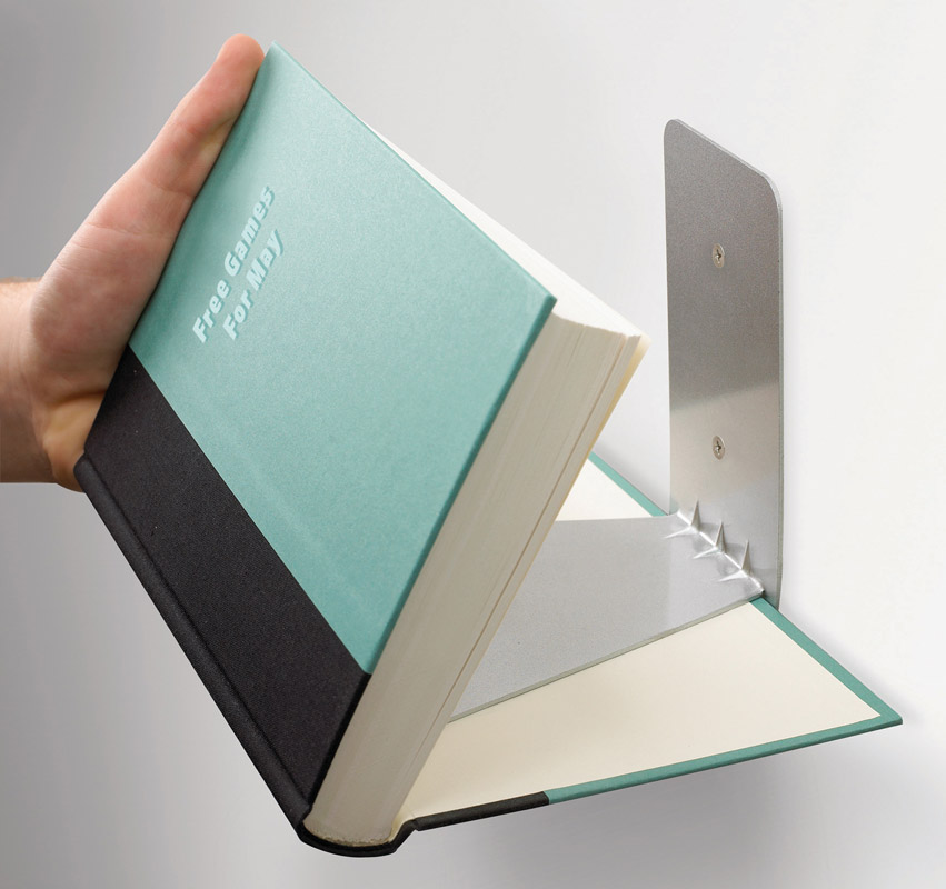 Полка книжная Umbra Conceal, цвет: металлик330633-560 Полка книжная Umbra Conceal, цвет: металлик330633-560Удивительная книжная полка! Победитель конкурса во Франкфурте и международных соревнований за лучший дизайн. При взгляде на книжки, просто висящие в воздухе, всем хочется задать один и тот же вопрос: Что это такое, и в чем же секрет? А секрет в конструкции этой полки - простой и совершенной, которая будет постоянно удивлять ваших гостей. Полка легко крепится к стене, все необходимое уже входит в комплект.