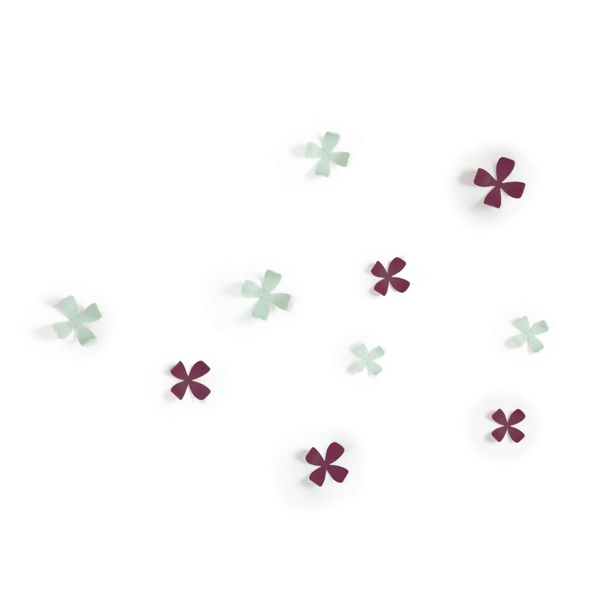 Украшение на стену Umbra Wallflower, 10 предметов470048-023 Украшение на стену Umbra Wallflower, 10 предметов470048-023Пять минут - ровно столько понадобится, чтобы добавить изюминку интерьеру! Самый популярный декор для стен от Umbra - это настенные цветы. Они идеально подойдут к любому интерьеру, оживят и придадут шарм детском, гостиной, спальне, кабинеты или офису. Их очень легко крепить к стене и можно менять комбинацию и местоположение сколько угодно раз! Этот набор из цветов цвета мяты и бордо. 10 цветов можно крепить на стену в любой комбинации.