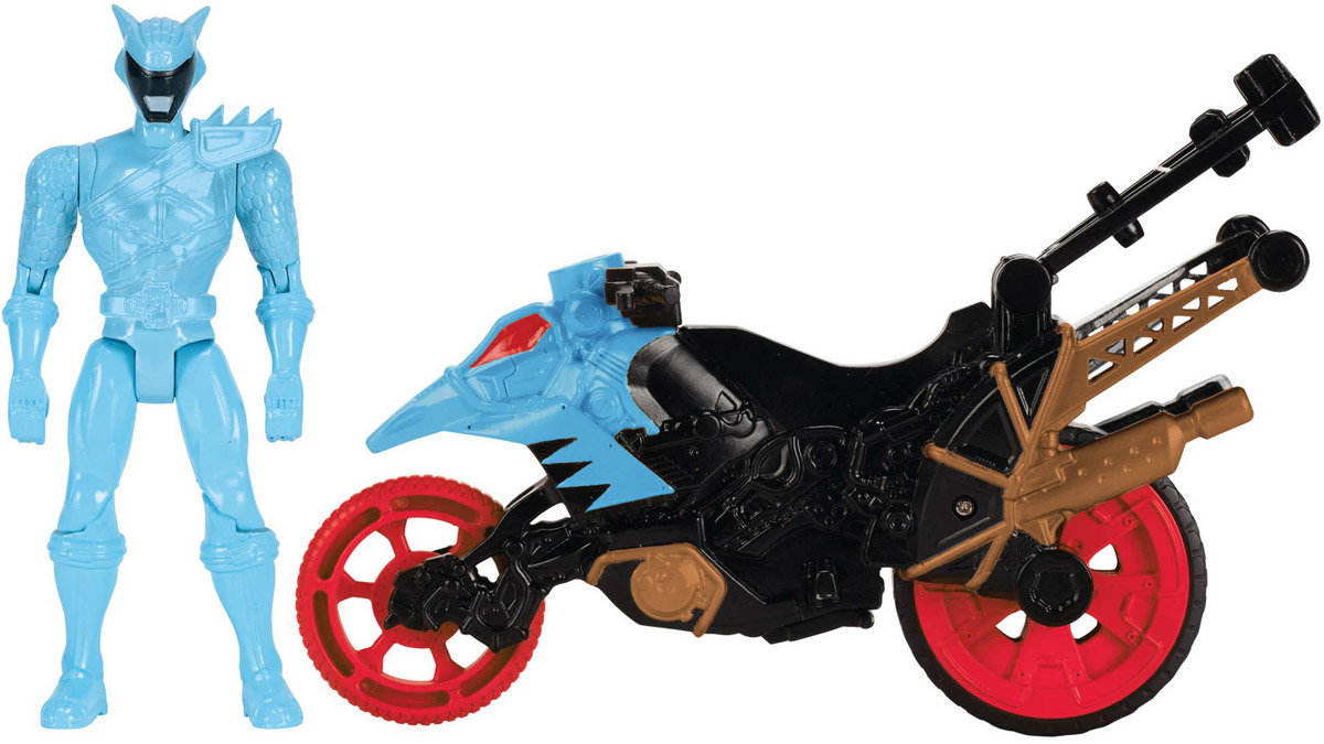 Power Rangers Фигурка Dino Stunt Bike and Aqua Ranger43070_43075 Power Rangers Фигурка Dino Stunt Bike and Aqua Ranger43070_43075Набор Power Rangers Dino Stunt Bike and Aqua Ranger состоит из фигурки рейнджера и мотоцикла. Фигурка, выполненная из пластика в виде рейнджера в шлеме и специальном костюме, станет любимой игрушкой вашего ребенка. Руки, ноги и голова фигурки подвижны. У мотоцикла крутятся колеса. Фигурку можно посадить на мотоцикл и катать. Игрушки этого набора комбинируются с другими игрушками серии Zord Builder. Игрушка выполнена по мотивам приключенческого фильма Power Rangers. Могучие рейнджеры - это новое поколение героев, которые унаследовали силу древних воинов и должны встать на защиту Земли. Эта игрушка обязательно понравится ребенку, он часами будет играть с ней, придумывая захватывающие истории для героев.