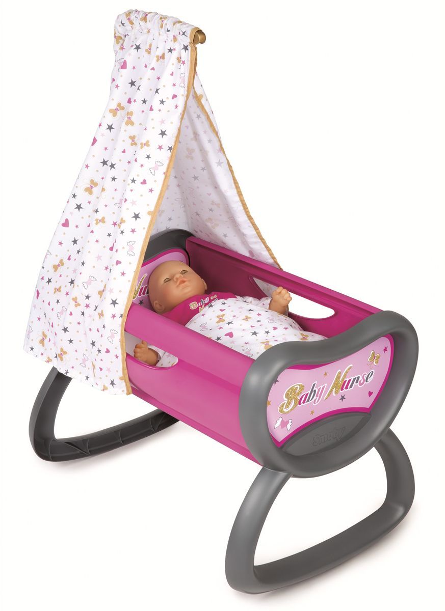 Smoby Мебель для кукол Колыбель Baby Nurse220311 Smoby Мебель для кукол Колыбель Baby Nurse220311Колыбель для пупса Smoby Baby Nurse станет отличным подарком для девочки, которая любит играть в куклы и заботиться о них, словно о своих малышах. Играя в дочки-матери, малышка теперь сможет укачивать своих малюток в кроватке с балдахином, укрыв для тепла симпатичным одеялом. Колыбель исполнена в нежном розовом цвете, который нравится многим девочкам.