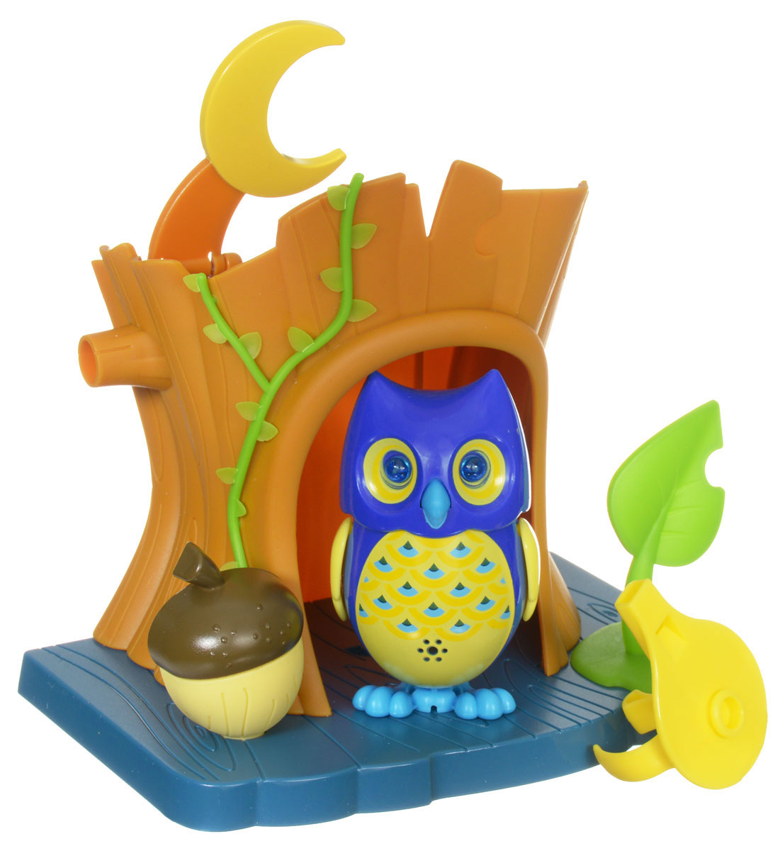 DigiFriends Интерактивная игрушка Сова Hoot с домиком88359-1 DigiFriends Интерактивная игрушка Сова Hoot с домиком88359-1Интерактивная игрушка DigiFriends Сова с домиком подарит ребенку множество незабываемых игр. Птичка умеет петь как соло, так и в хоре - вместе с другими птичками или персонажами DigiFriends. Уютный домик для совы имеет главный вход и заднюю дверь. К крыше домика прикреплен месяц, который поднимается и наступает ночь. Рядом с домиком расположены желудь и листик. Если повернуть листик, то под ним можно обнаружить забавную улитку. Чтобы активировать режим проигрывания мелодий и уханья совы, достаточно посвистеть в свисток, имеющийся в комплекте. Кольцо-свисток может быть использовано в качестве насеста-переноски. Игрушка издает 55 вариантов мелодий и звуков. Голова птички двигается в такт мелодии, а клюв - открывается. Глаза совы светятся. Игрушка может спеть вместе со всеми персонажами DigiFriends в режиме хор. Птичка, которую активировали первой, становится солистом. Управлять пением пернатой звезды или целым хором - исключительно увлекательное занятие, которое...