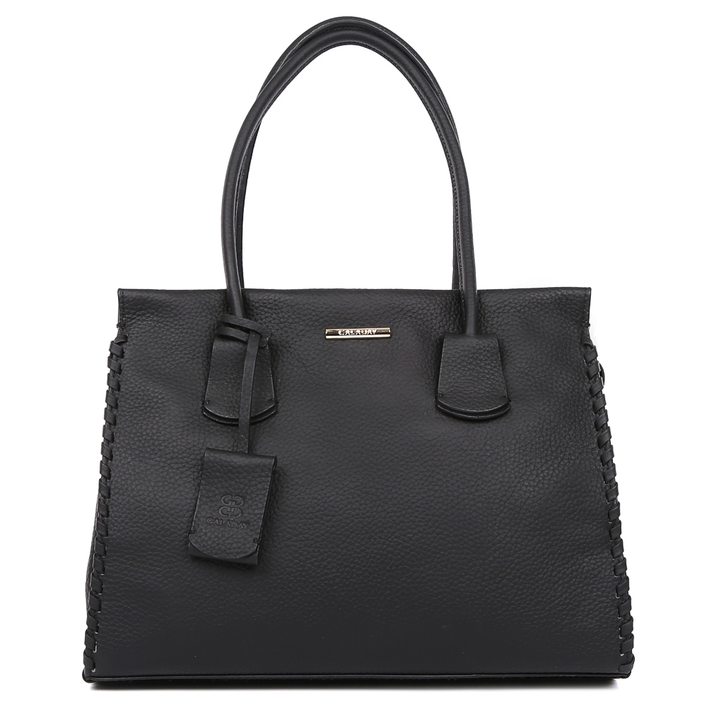 Сумка женская Galaday, цвет: черный. GD6723QGD6723Q-black Сумка женская Galaday, цвет: черный. GD6723QGD6723Q-blackКлассическая женская сумка от итальянского бренда Galaday выполнена из натуральной плотной кожи, которая держит форму и имеет мягкую пористую фактуру. Выдержанный и строгий черный цвет придает изделию неповторимую изысканность и грациозность. Тонкие ручки, элегантные кожаные брелки и дизайнерская обработка края предназначены для тех, кто любит аристократичный стиль. Сумка имеет одно внутреннее отделение, которое не вмещает формат А4.На внутренних боковых стенках наши дизайнеры разместили карманы на молнии для различных женских мелочей. Изысканные кожаные поводки, которые украшают молнии модели, добавят нотки утонченности к вашему образу.