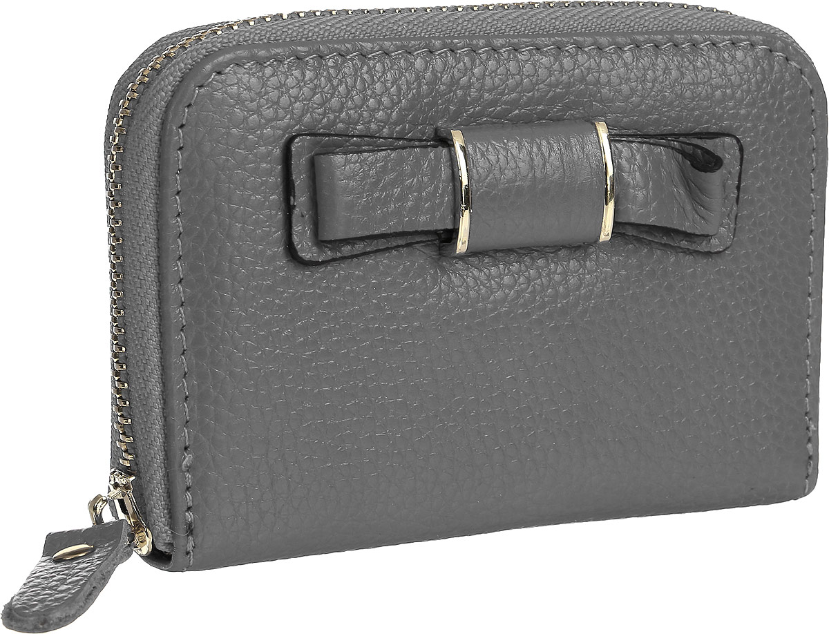 Визитница женская Cheribags, цвет: серый. V-609-21V-609-21 Визитница женская Cheribags, цвет: серый. V-609-21V-609-21Визитница Cheribags выполнена из натуральной кожи зернистой текстуры и оформлена декоративной нашивкой в виде бантика. На тыльной стороне расположен открытый накладной карман с сеткой. Изделие застегивается с помощью застежки-молнии. Внутри расположено 12 карманов для визитных и дисконтных карт.