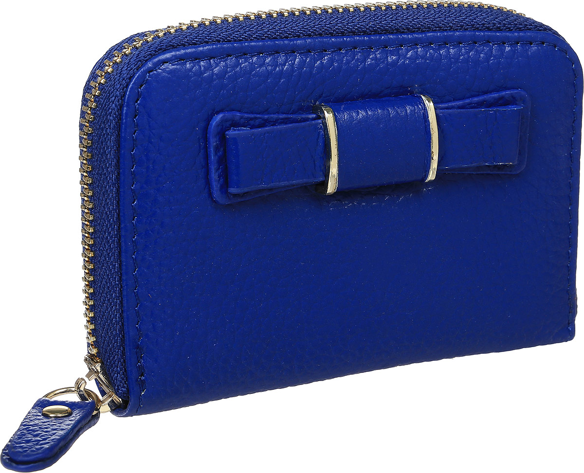 Визитница женская Cheribags, цвет: синий. V-609-17V-609-17 Визитница женская Cheribags, цвет: синий. V-609-17V-609-17Визитница Cheribags выполнена из натуральной кожи зернистой текстуры и оформлена декоративной нашивкой в виде бантика. На тыльной стороне расположен открытый накладной карман с сеткой. Изделие застегивается с помощью застежки-молнии. Внутри расположено 11 карманов для визитных и дисконтных карт.
