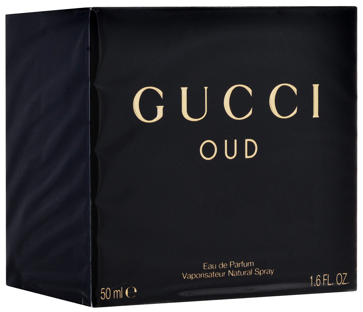 Gucci Oud Парфюмированная вода женская 50 мл0737052824420 Gucci Oud Парфюмированная вода женская 50 мл0737052824420Gucci Oud – стильный, гламурный и немного загадочный восточно-древесный унисекс парфюм от бренда Gucci. Аромат является фланкером парфюма Gucci 2007 года. Редакция 2014 года посвящена очень популярному в наше время аромату дерева уд. Его элегантный и очень гармоничный запах вдохновляет множество парфюмеров на создание ароматов на его основе. Но Аромат от Гуччи звучит совершенно по-особенному, соединив стильный восточный уд с изысканной роскошью западных парфюмов. Даже дымчатый, почти черный с золотистой пробкой и крошечным золотым брелком флакон является самим воплощением элегантности и стиля. Парфюм раскрывается фруктовыми нотами спелой, чуть прохладной груши и бархатистой малины, дополненными изысканным пряным ароматом шафрана. Сердце аромата наполнено роскошным бархатистым ароматом розы и терпковато-медовым запахом цветов апельсинового дерева. Роскошный элегантный уд лежит в базе аромата, окруженный теплыми нотами пачули, нежным мускусом и почти призрачной амброй.